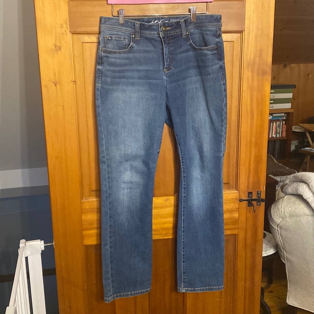 Inc brand blue jeans straight leg, regular fit. Size 8S